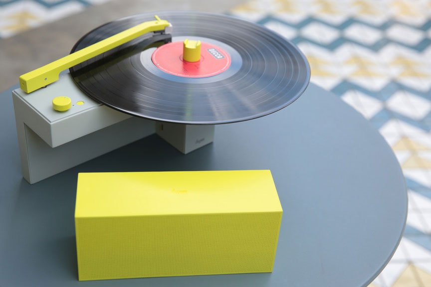 DUO turntable with detachable Bluetooth speaker