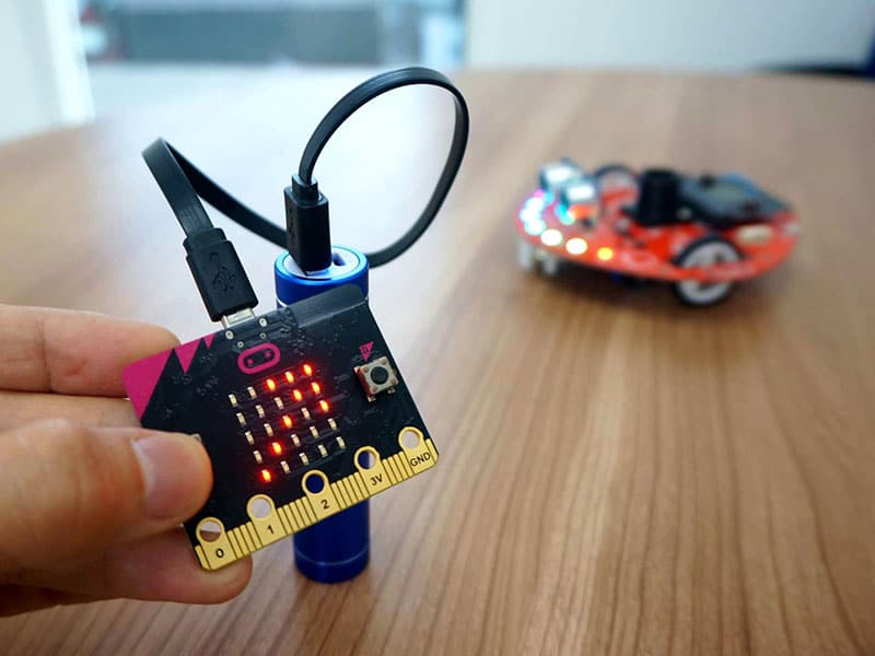 Radio feature on the micro:bit enables wireless communication between rero:micros