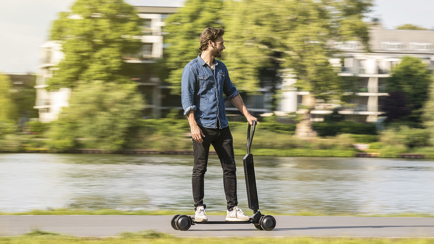 Audi combines e-scooter with skateboard. Image Credit: Audi