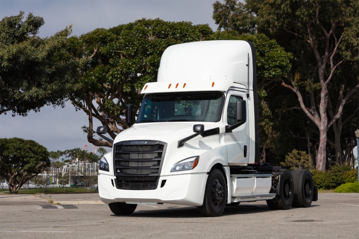 First Freightliner eCascadia Battery Electric Trucks Headed to Customers