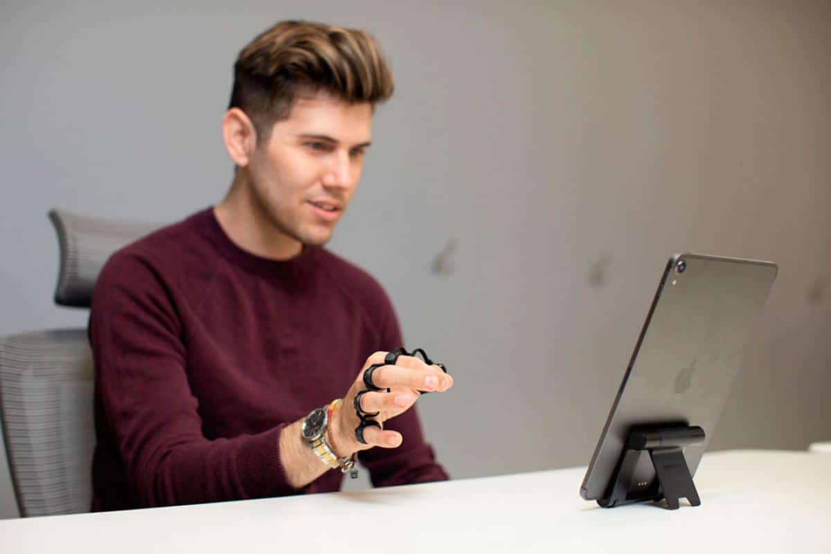 Tap Strap 2, a wearable keyboard to control any Bluetooth-connected device with gesture.
