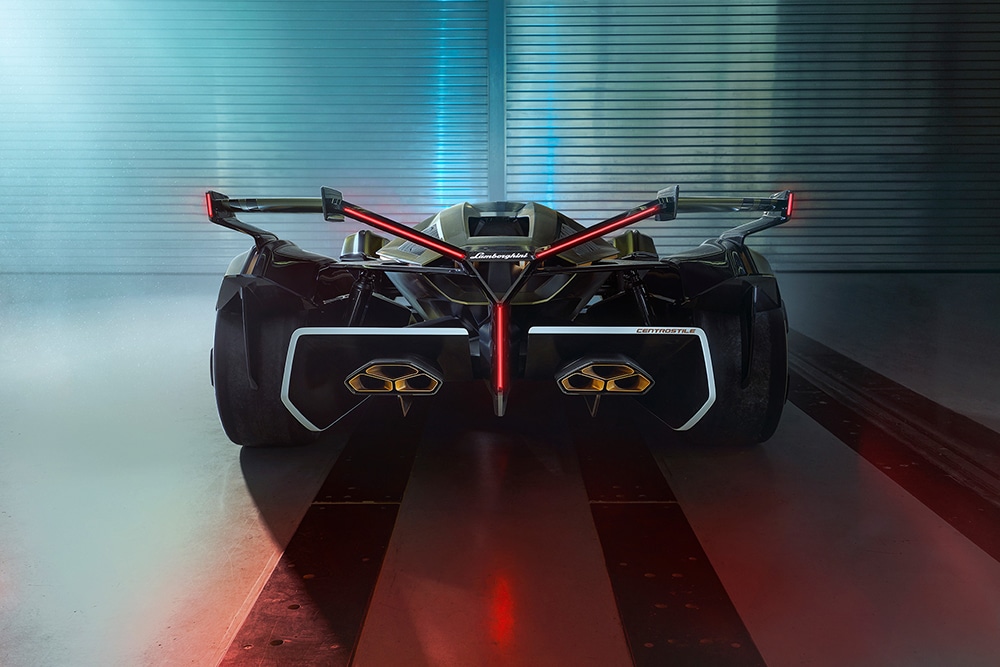 The rear of the car has a large wing and the main body is separated from the side fenders.