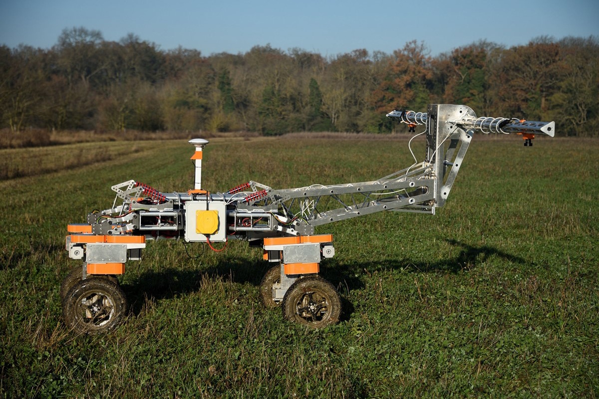 Weed-mapping robot is being tested to get rid of unwanted plants