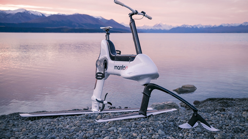 Boat, plane or an e-Bike? The hydrofoiler XE-1 confuses