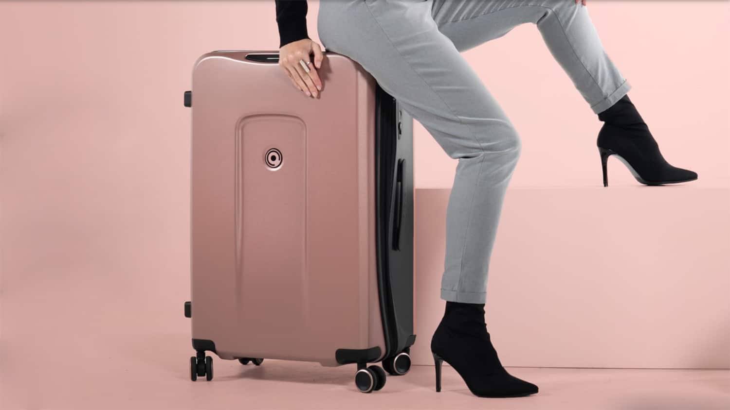 Plevo Smart Luggage comes with game-changing additional features.