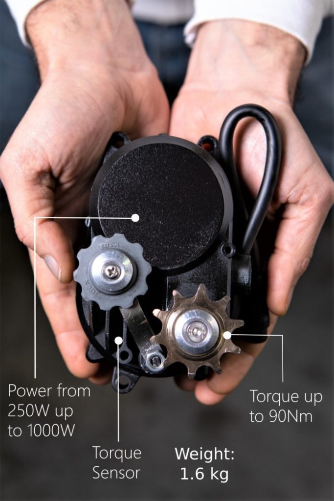 It allows a clean installation on your bike for a motor that fits in one hand.