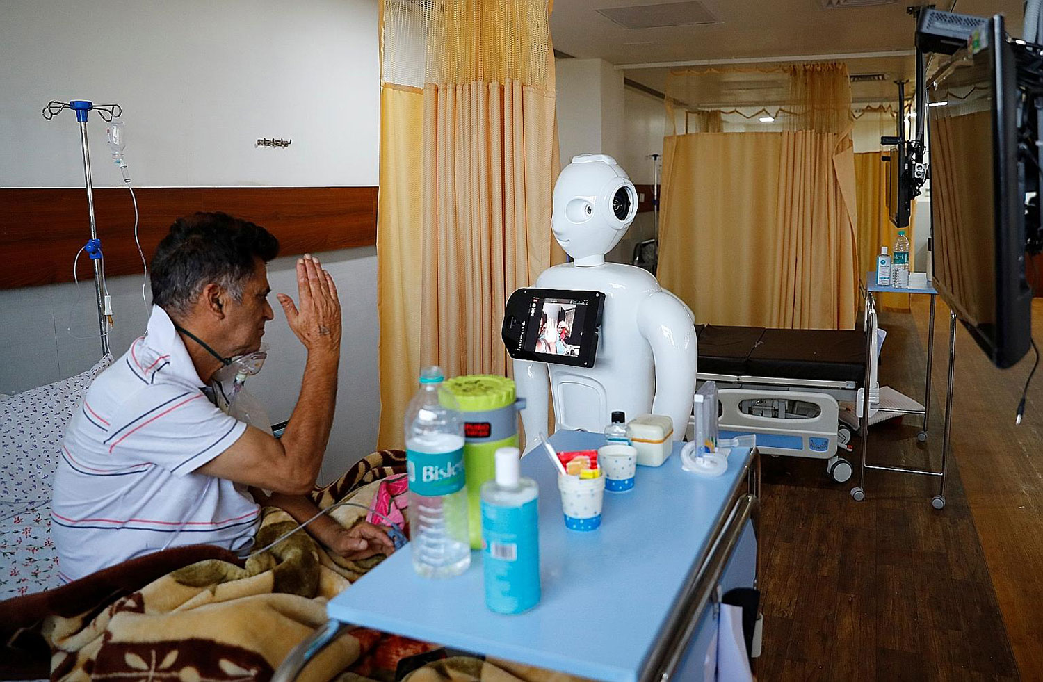 Mitra Robot helps COVID-19 patients communicate with their loved ones