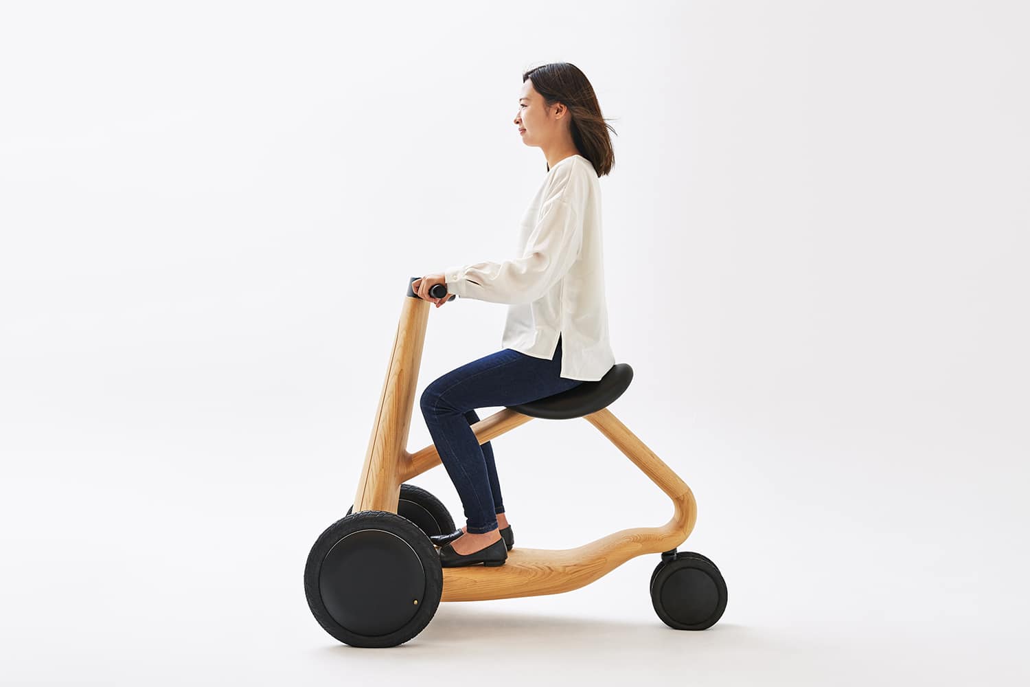 Mikiya Kobayashi designs Ily-Ai electric tricycle made from wood.