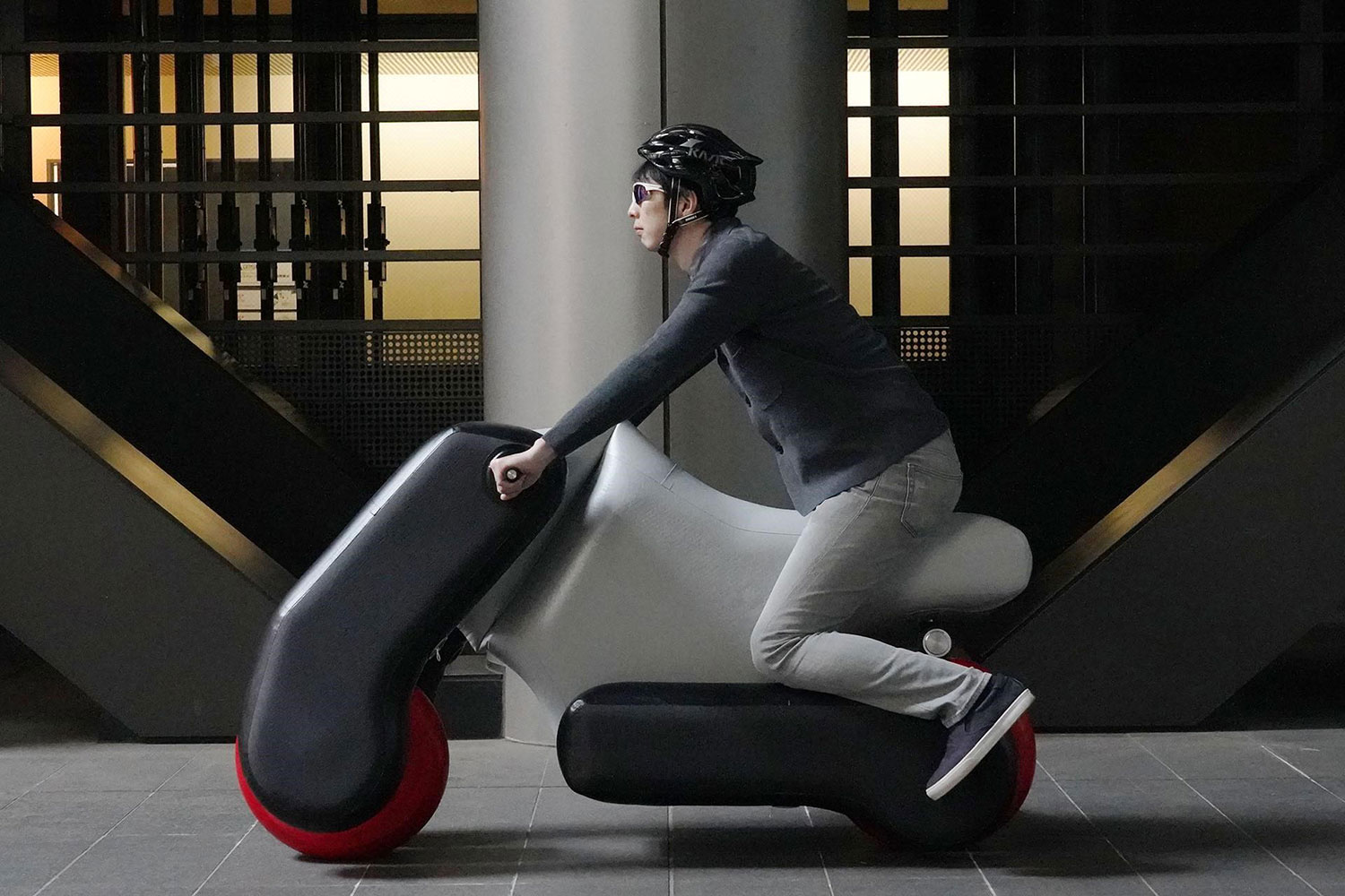 Poimo inflatable electric scooter now comes in custom-fit version.