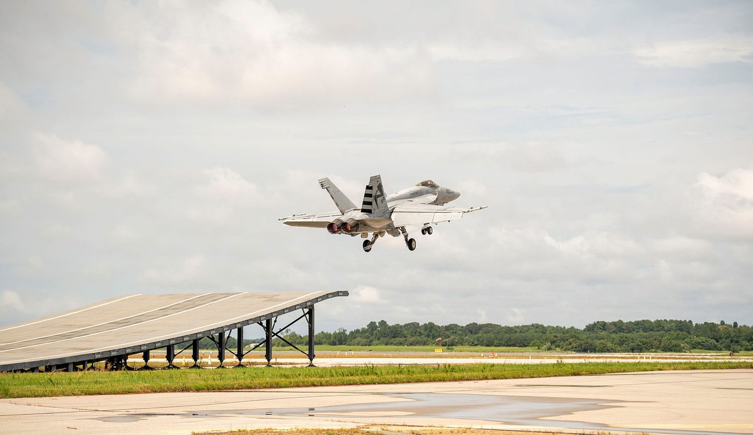 Boeing demonstrates F/A-18 Super Hornet’s ski-jump launch capability.