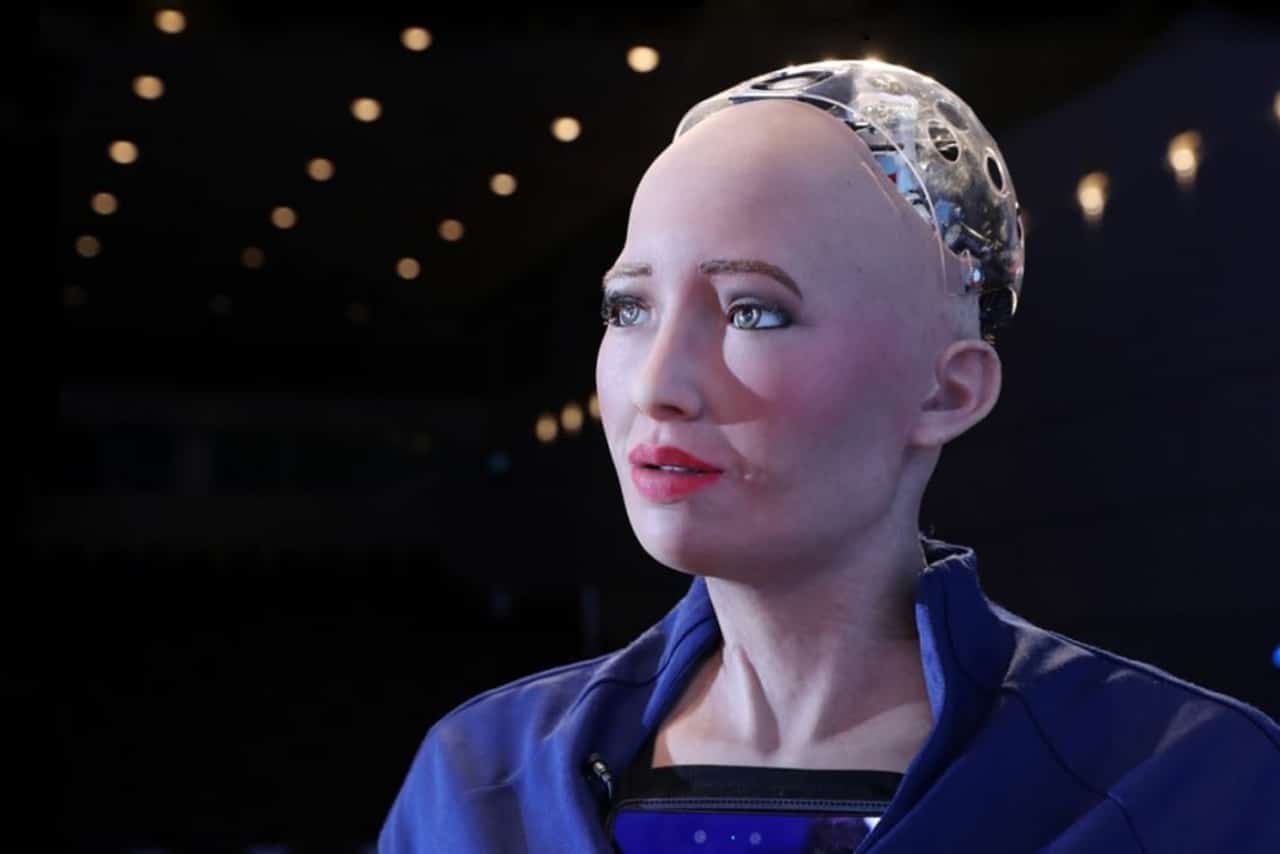 radioaktivitet Apparatet Bære Humanoid robot Sophia will be mass-produced this year amid pandemic