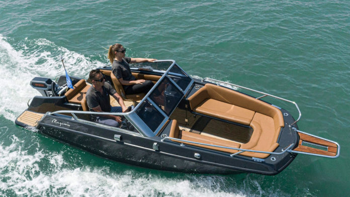 vMagonis Wave e-550, a small, sleek electric boat with unrivaled performance.