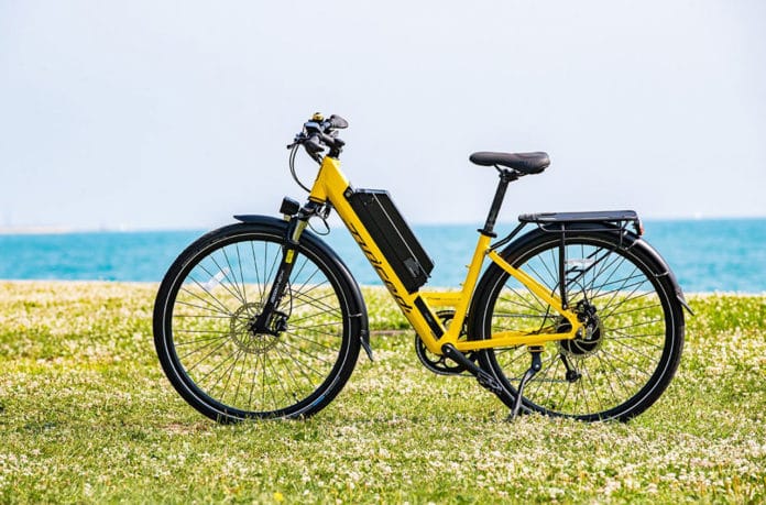 Juiced Bikes' new CrossCurrent X step-through e-bike comes with reduced pricing.