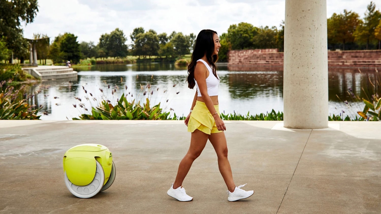 Piaggio Gitamini, a cargo-carrying robot that follows its owner everywhere.