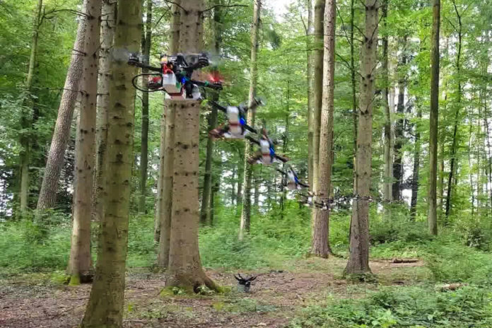 The autonomous drone navigates independently through the forest at 40 km/h.