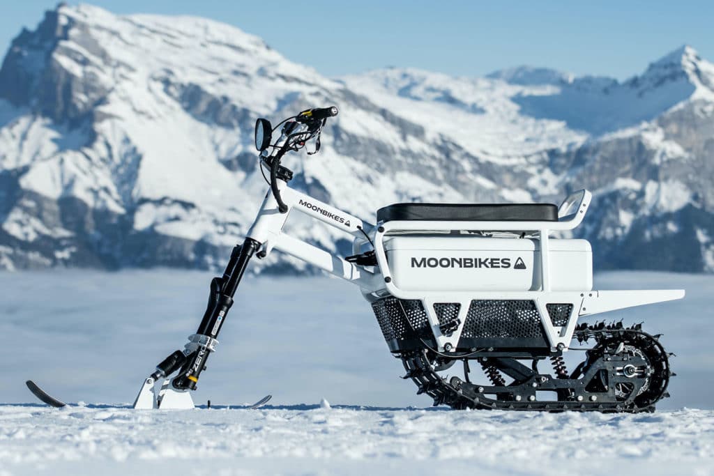 The snowbike glides through the snow in an ecological and silent way.