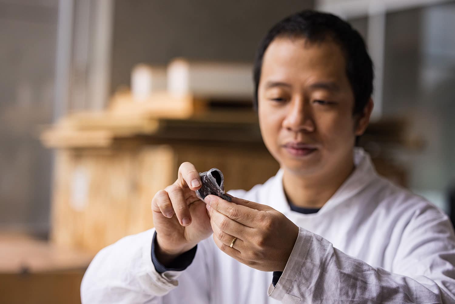 Dr. Ngoc Tan Nguyen and his colleagues have created a battery that is both flexible and washable.