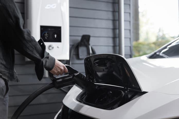 Charging electric vehicles with rooftop photovoltaics at home