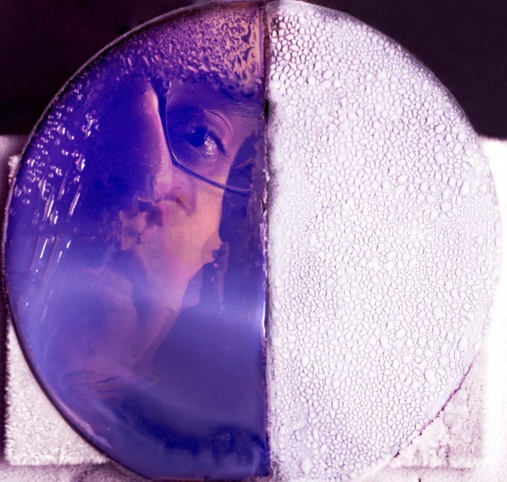 Image reflection off a coated vs uncoated silicon wafer chilled to -30°C
