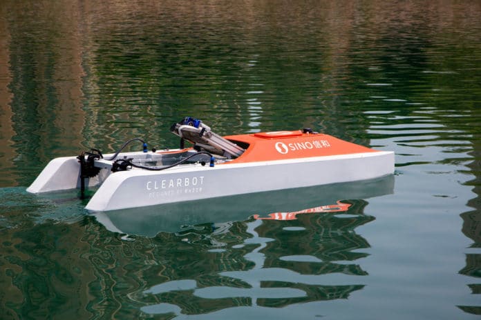 Clearbot Neo scoops up a floating plastic bottle.