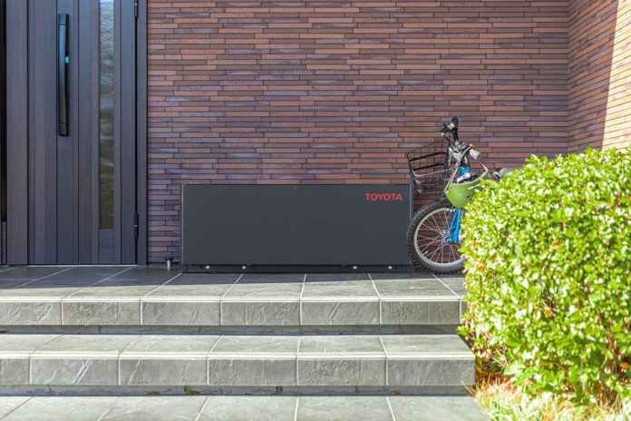 Toyota unveiled the O-Uchi Kyuden system, a storage battery system for residential use.