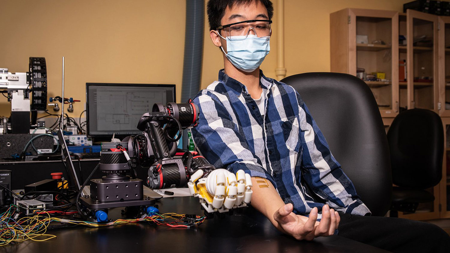 New artificial skin give robots sense of touch and beyond