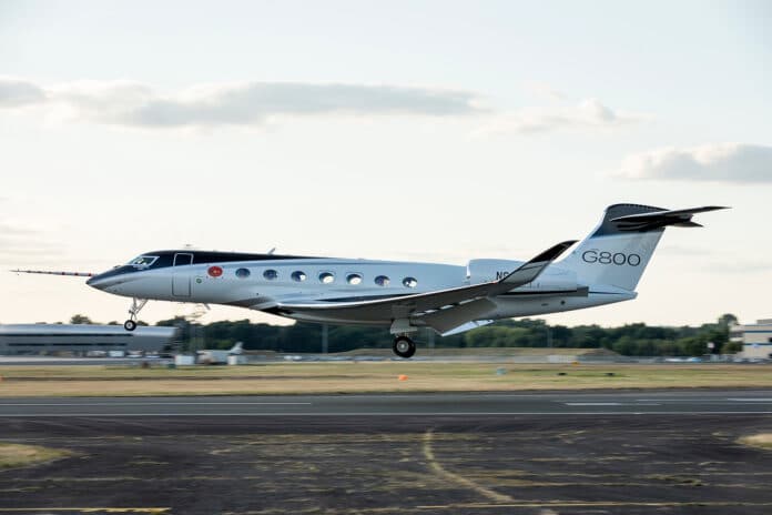 Ultralong-range Gulfstream G800 makes its first international flight.