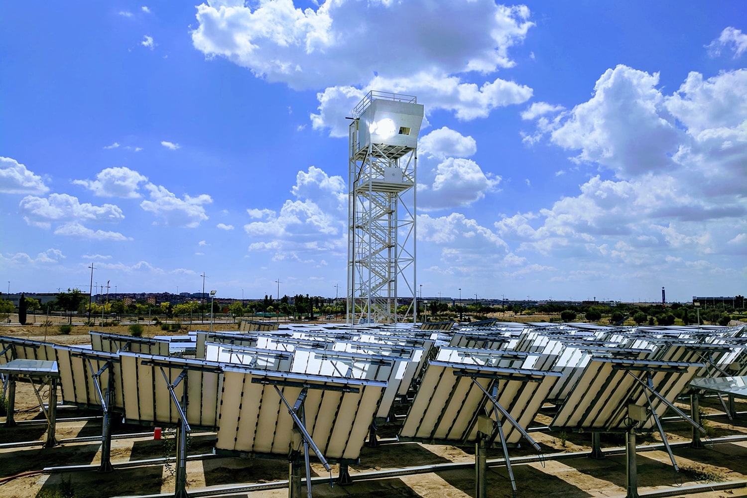 An all-in-one solar-powered tower makes carbon-neutral jet fuel.