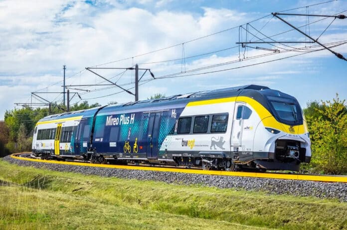 Siemens, Deutsche Bahn begin hydrogen train trials and refuelling tests.