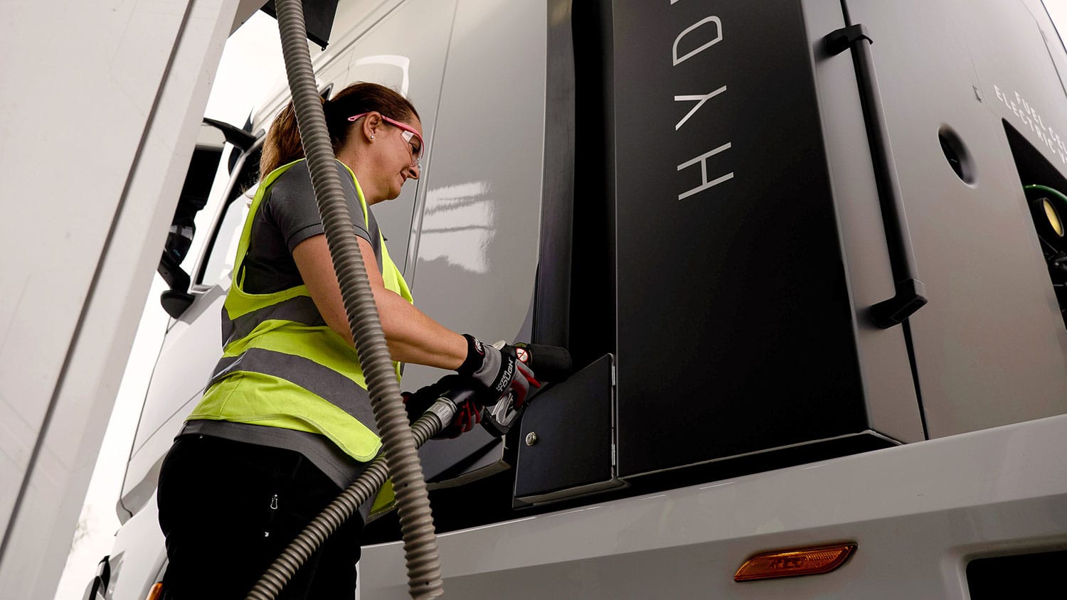 E.ON and Nikola join forces to decarbonize heavy-duty trucking.