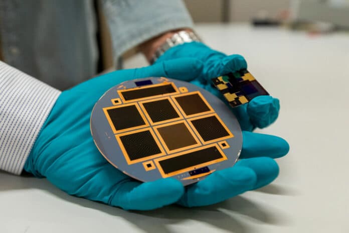 Lower silicon solar cell and upper perovskite solar cell with transparent contacts.