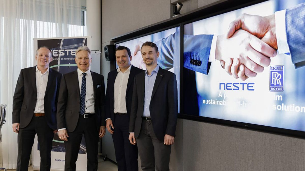 Signing the agreement at the Neste headquarters. From left to right: Mats Hultman, Lars Peter Lindfors, Tobias Ostermaier, Michael Stipa.
