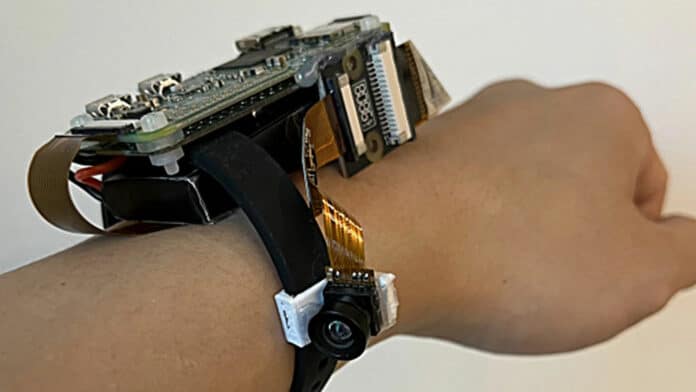Researchers develop a first-of-its-kind wristband that tracks the entire body posture in 3D.