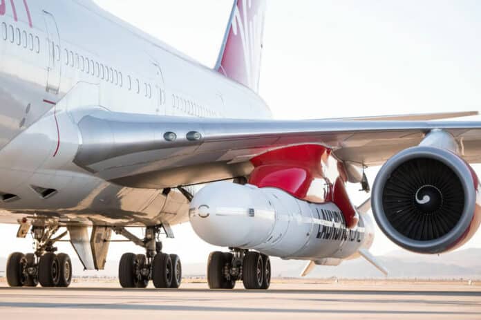 Cosmic Girl sits on the tarmac with Virgin Orbit’s LauncherOne rocket attached to the wing.