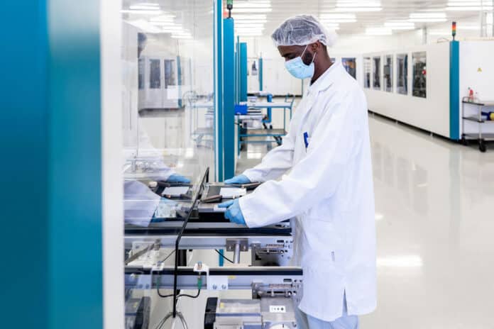 Customcells automated high-quality battery cell series production.