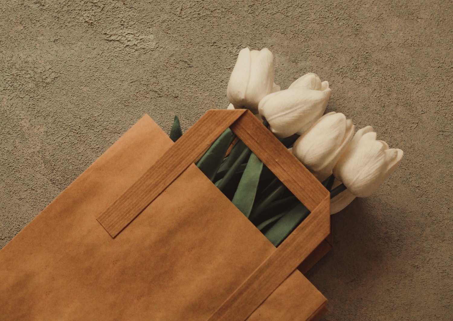 Paper bags are a popular alternative to plastic bags to reduce the environmental impacts caused by using plastics.