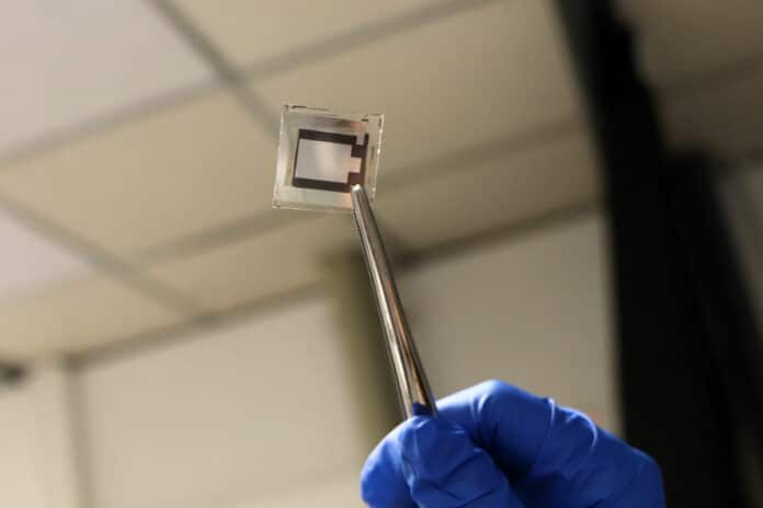 Photo of a 1 cm2 perovskite solar cell with additive.