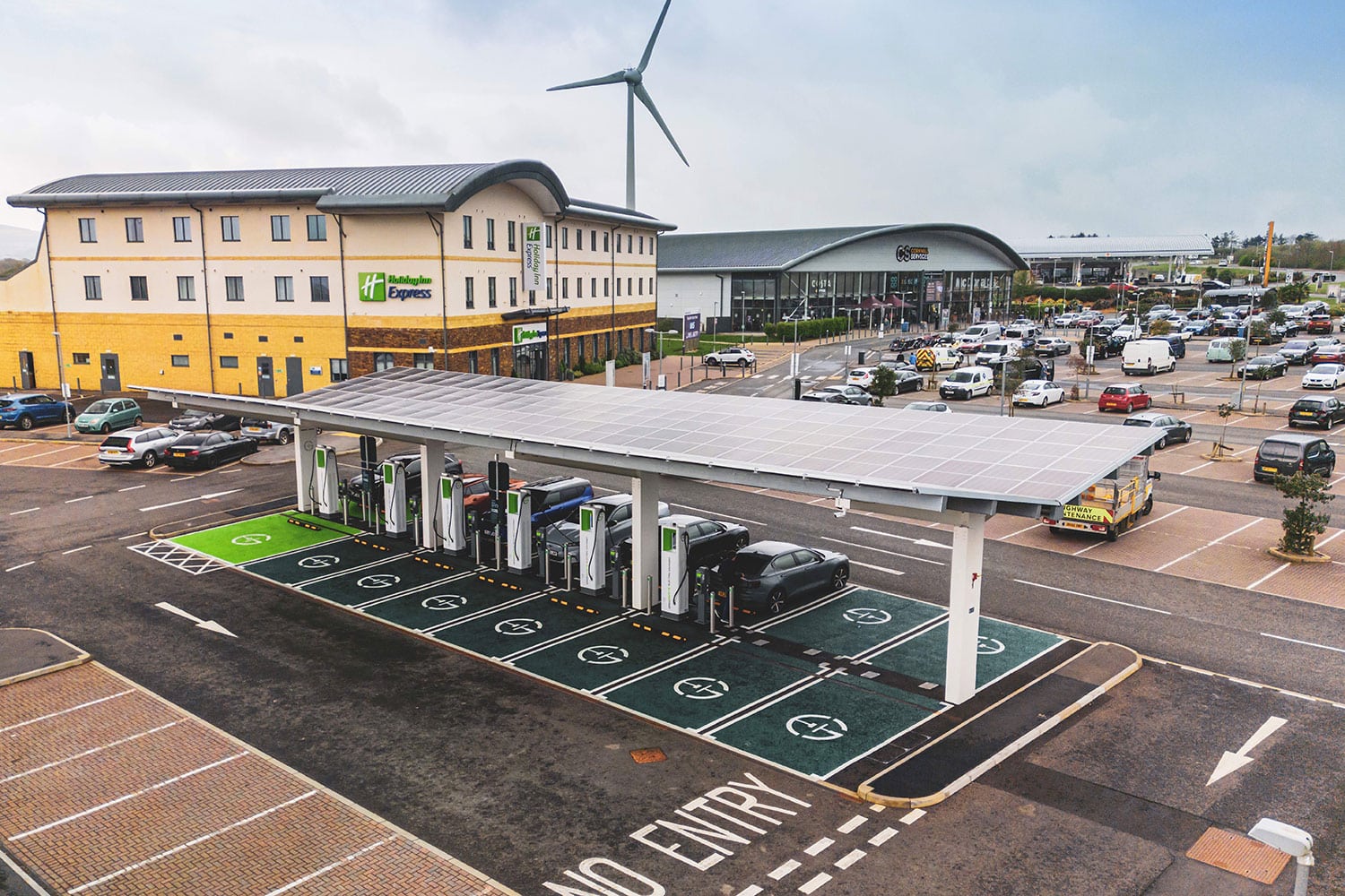 GRIDSERVE and Cornwall Services have opened a 12 charger Electric Super Hub on the A30.