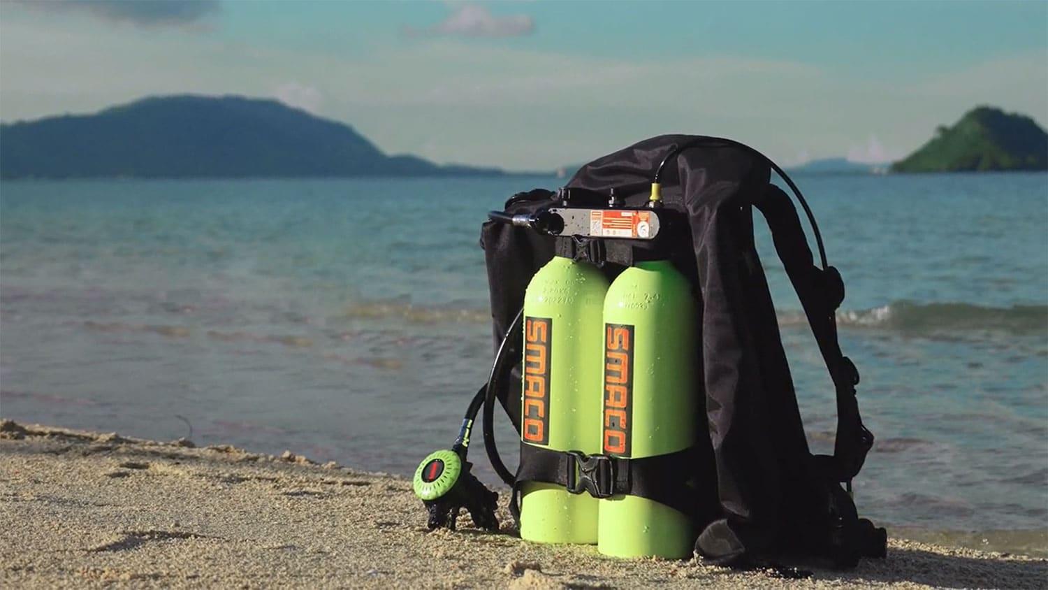 Smaco S700MAX scuba tanks for extended underwater exploration.