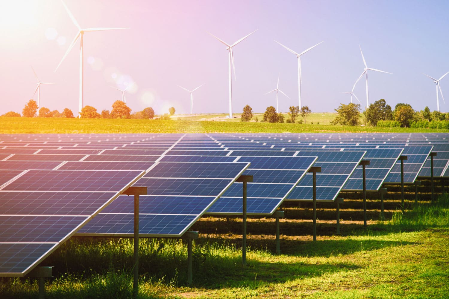 Iberdrola finaliza la construcción de la primera planta híbrida eólica y solar de España