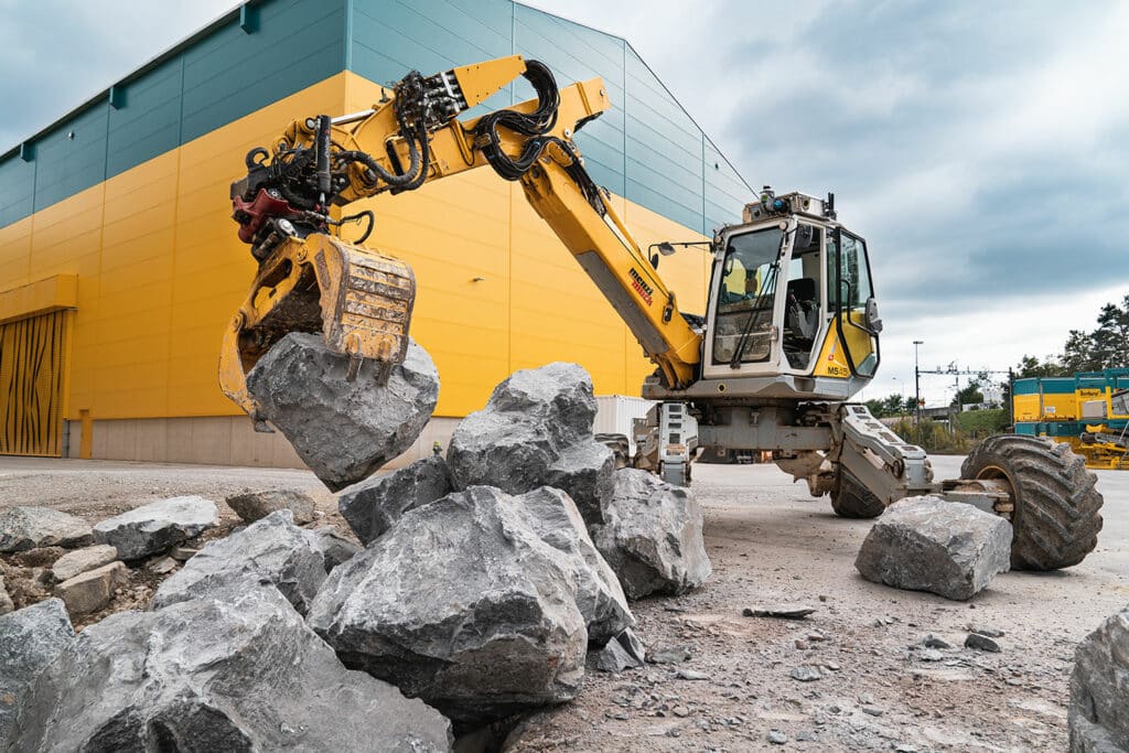 The robot can pick  boulders of different shapes and sizes. 