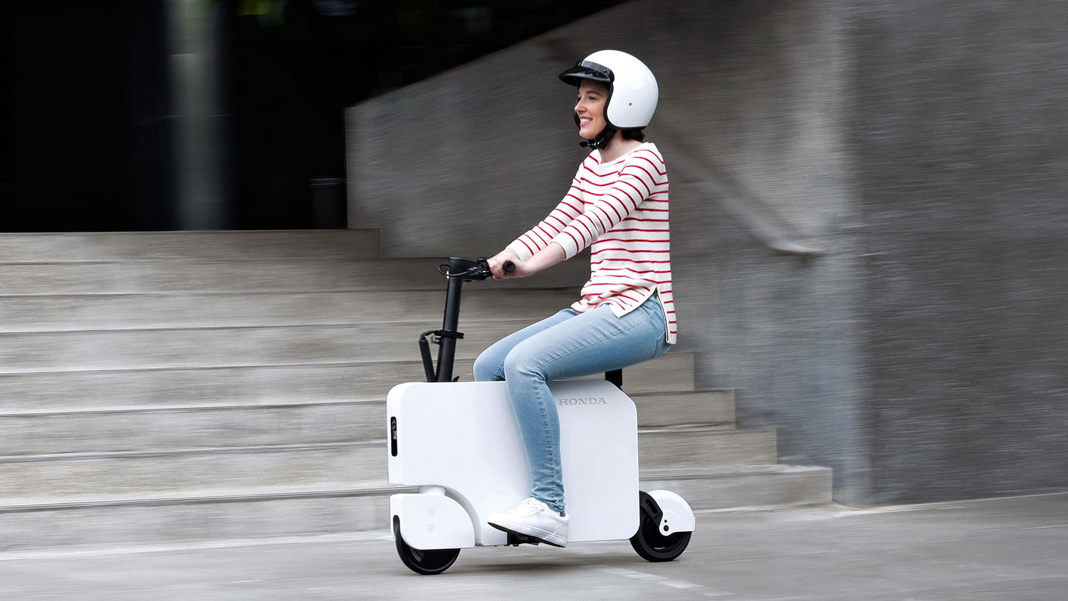 Motocompacto is a fun, fresh take on e-scooters with sleek and simple styling and an innovative, ultra-compact foldable design.