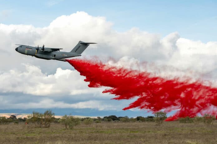 A400M Roll-on/Roll-off firefighter dropped 20,000 litres of retardant.