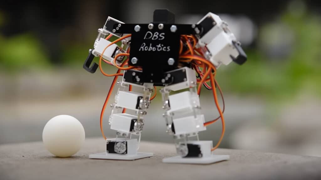 World’s smallest humanoid robot built by Hong Kong students