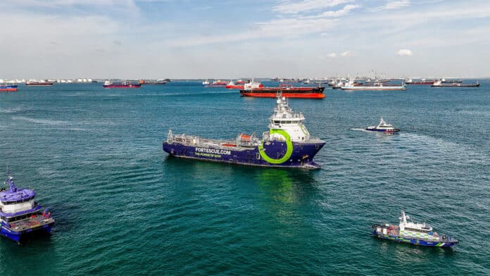 Tàu Fortescue Green Pioneer chạy bằng nhiên liệu amoniac mang cờ Singapore.