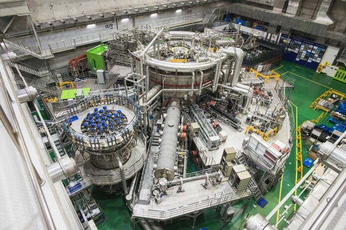 KSTAR(Korea Superconducting Tokamak Advanced Research).